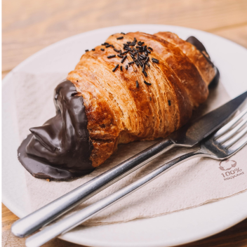 Croissants (Butter / Chocolate)